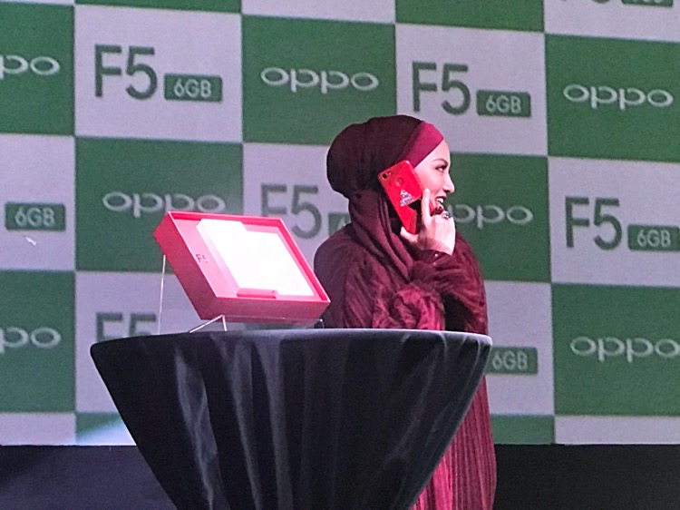 OPPO F5 6GB鲜艳红版本正式在大马发布啦！6GB RAM+64GB ROM售价：RM1698！