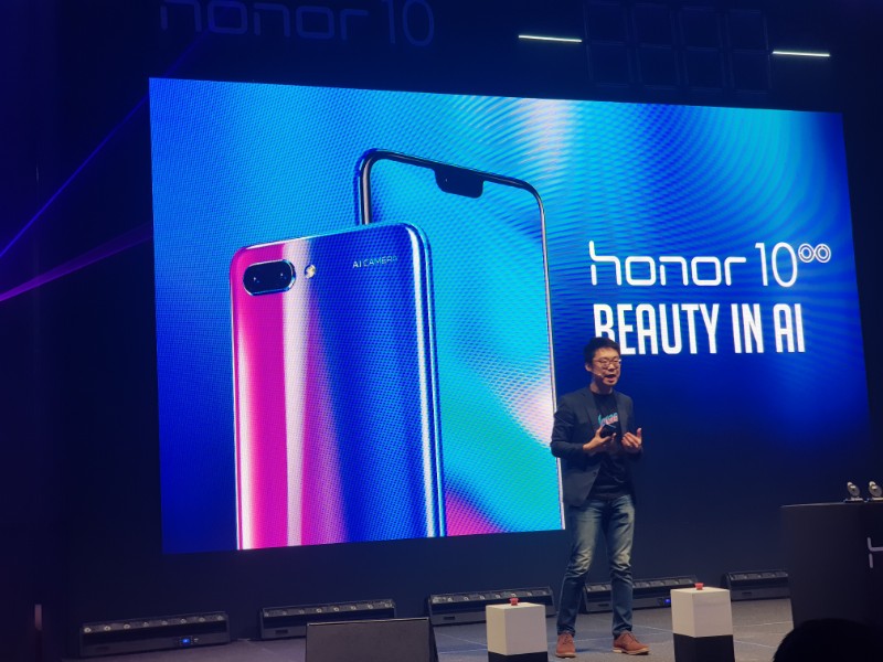 搭载变色极光镀膜后背、Kirin 970、24MP+16MP AI智能摄像等，honor 10以RM1699的价格正式发售！