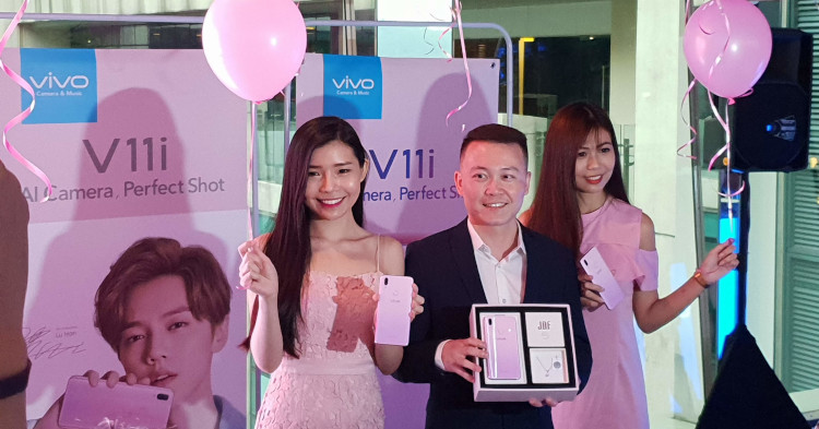 vivo 粉紫渐变色的 V11i 现在可以预购了！少女们不可少的手机颜色来临了！