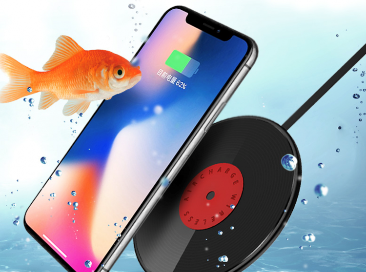 防水的手机见得多，泡在水里也能充电的无线充电器你有没有看过？