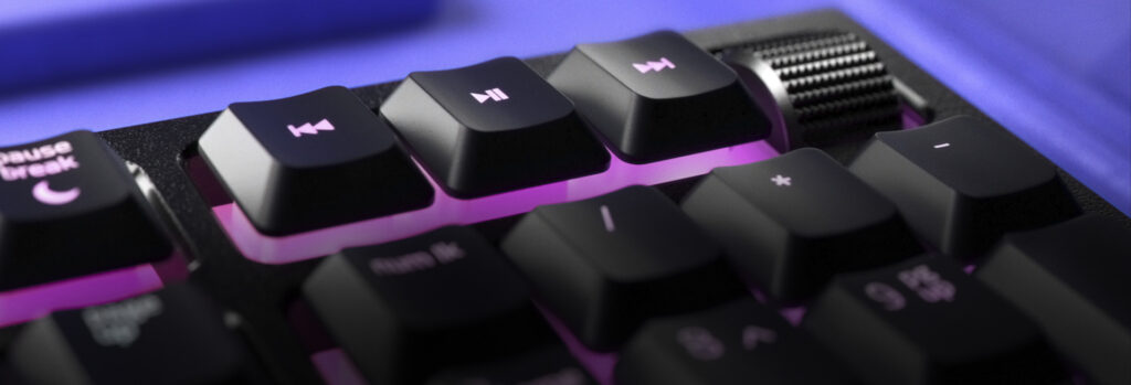 Razer推出ornata V2键盘 机械式手感的薄膜键盘 售价约rm426 小黑电脑