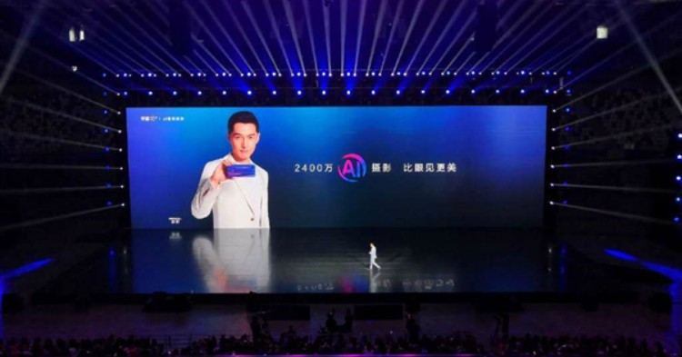 honor 10上海亮相：颜值出众，搭载Kirin 970处理器，6GB RAM+128GB ROM！